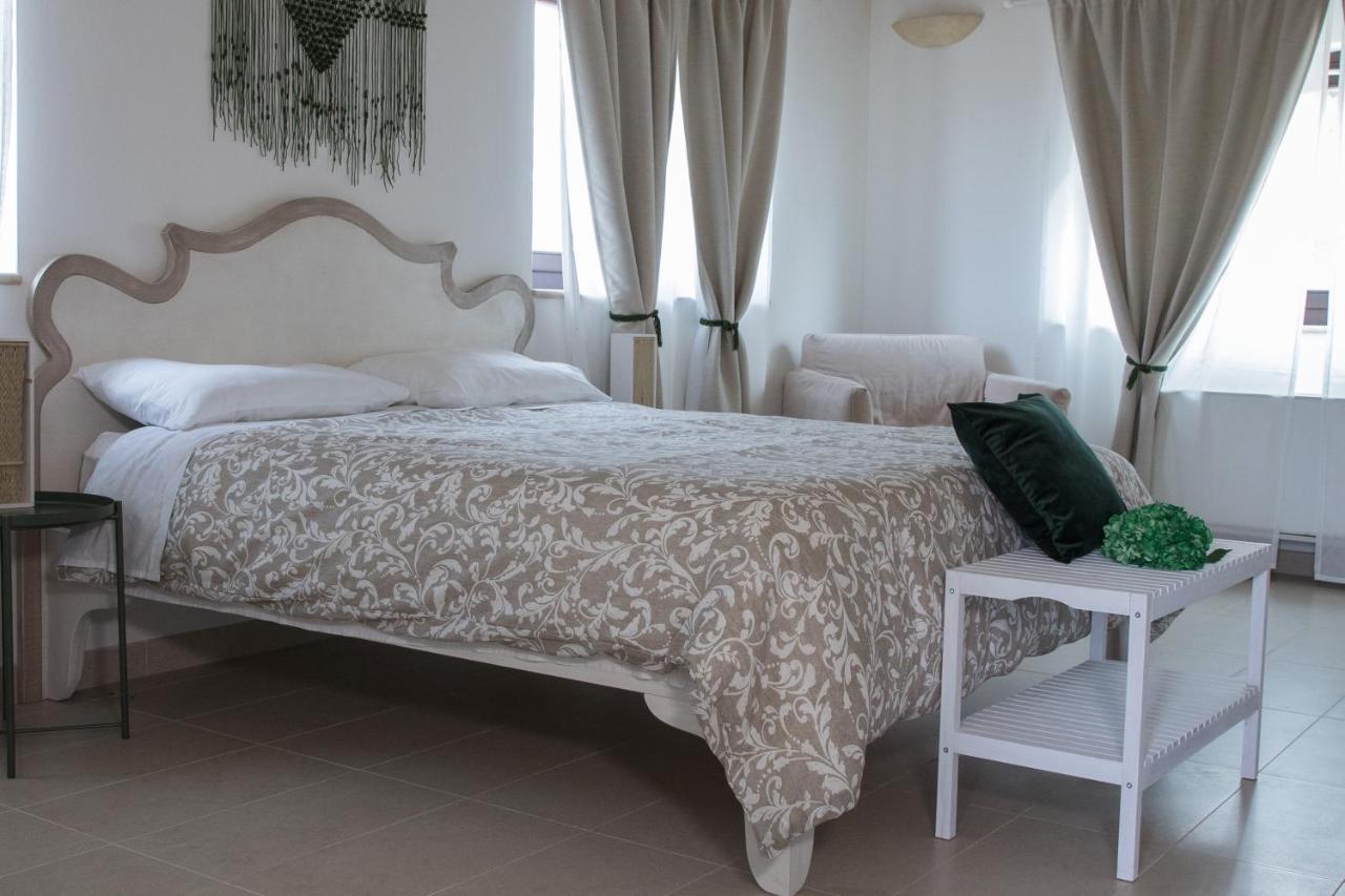 Ych-Le Grotte Di Sileno Bed & Breakfast Castellaneta Bagian luar foto